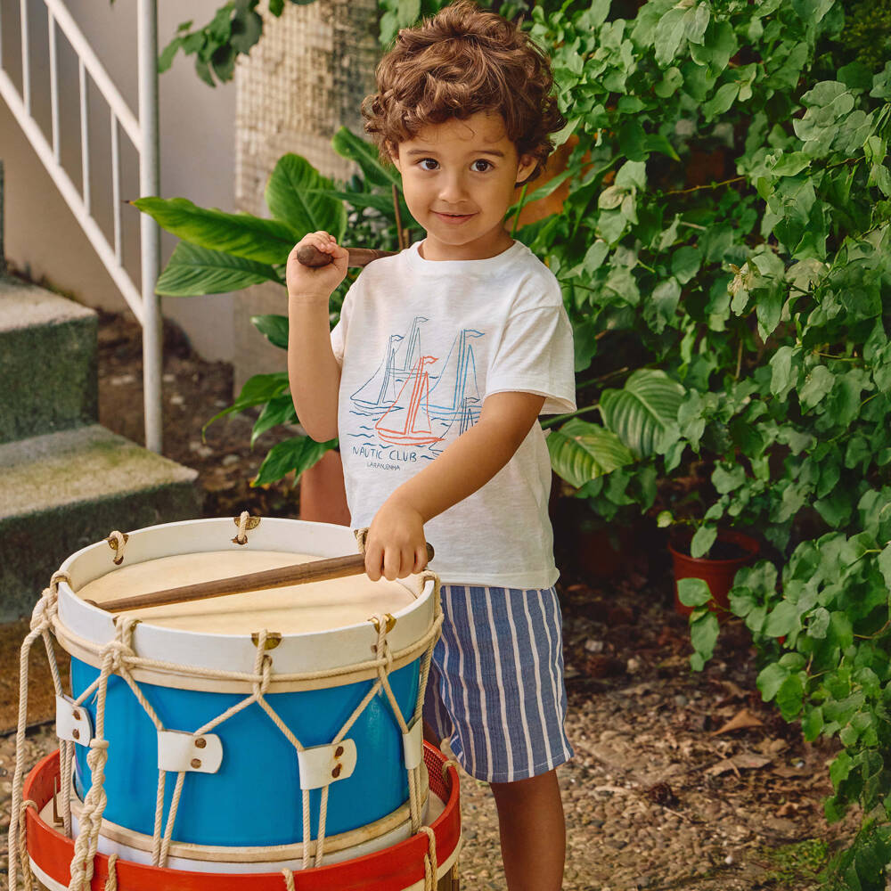 Laranjinha-Boys White Cotton Sailboat Graphic T-Shirt | Childrensalon